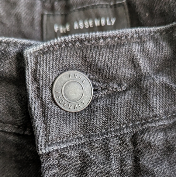 Free Assembly, 90's straight leg jean, distressed, size 10 - Picture 6 of 13